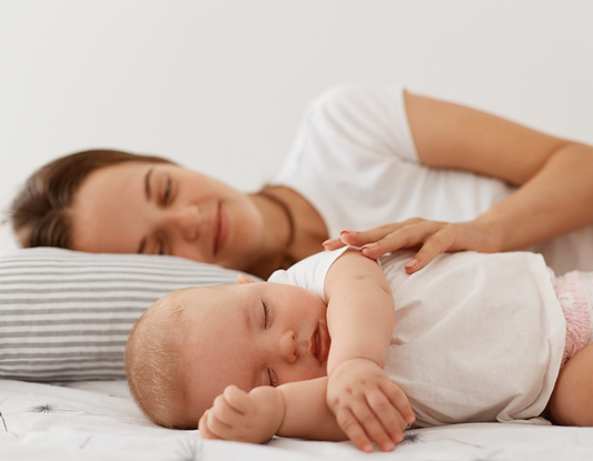 Spanie z dzieckiem: razem czy osobno?