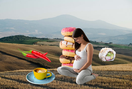 Ciężarna kobieta siedzi na tle jedzenia, które nie wolno jeść w ciąży