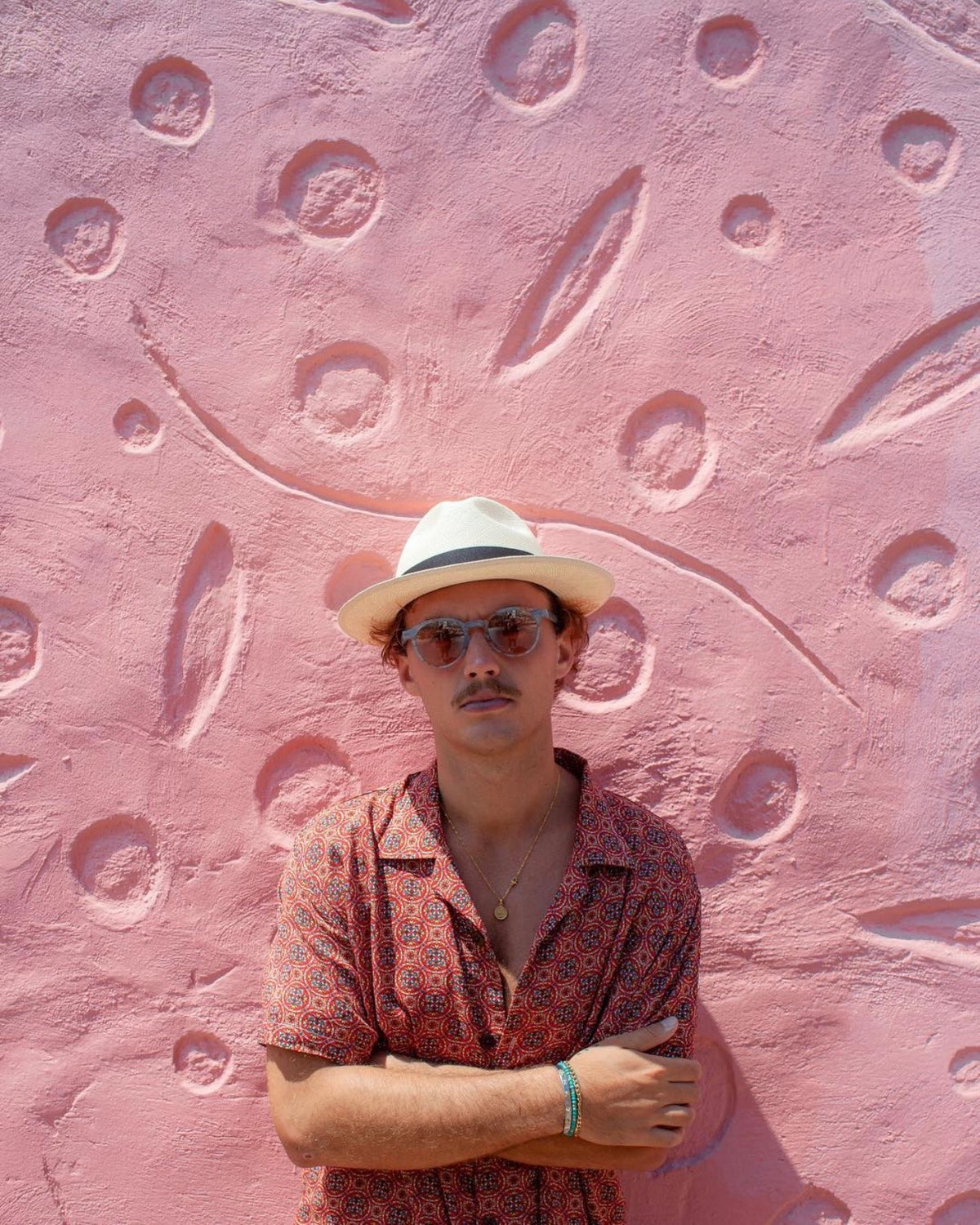 Piotr Bratosiewicz, podróżnik i fotograf, autor albumu