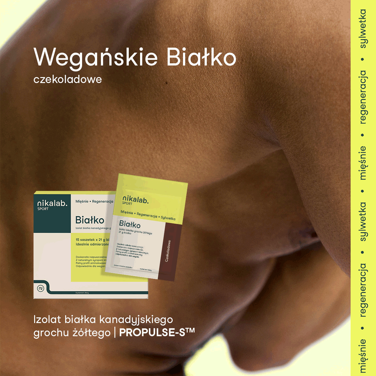 Opakowania wegańskiego białka czekoladowego nikalab sport na tle umięśnionego torsu.