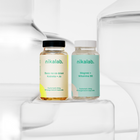 Zestaw dwóch suplementów diety nikalab: Baza na co dzień dla kobiet 18–49 lat (60 wegańskich kapsułek) i Magnez + Witamina B6 (90 wegańskich kapsułek) – oba w biodegradowalnych słoiczkach z jasnymi etykietami.