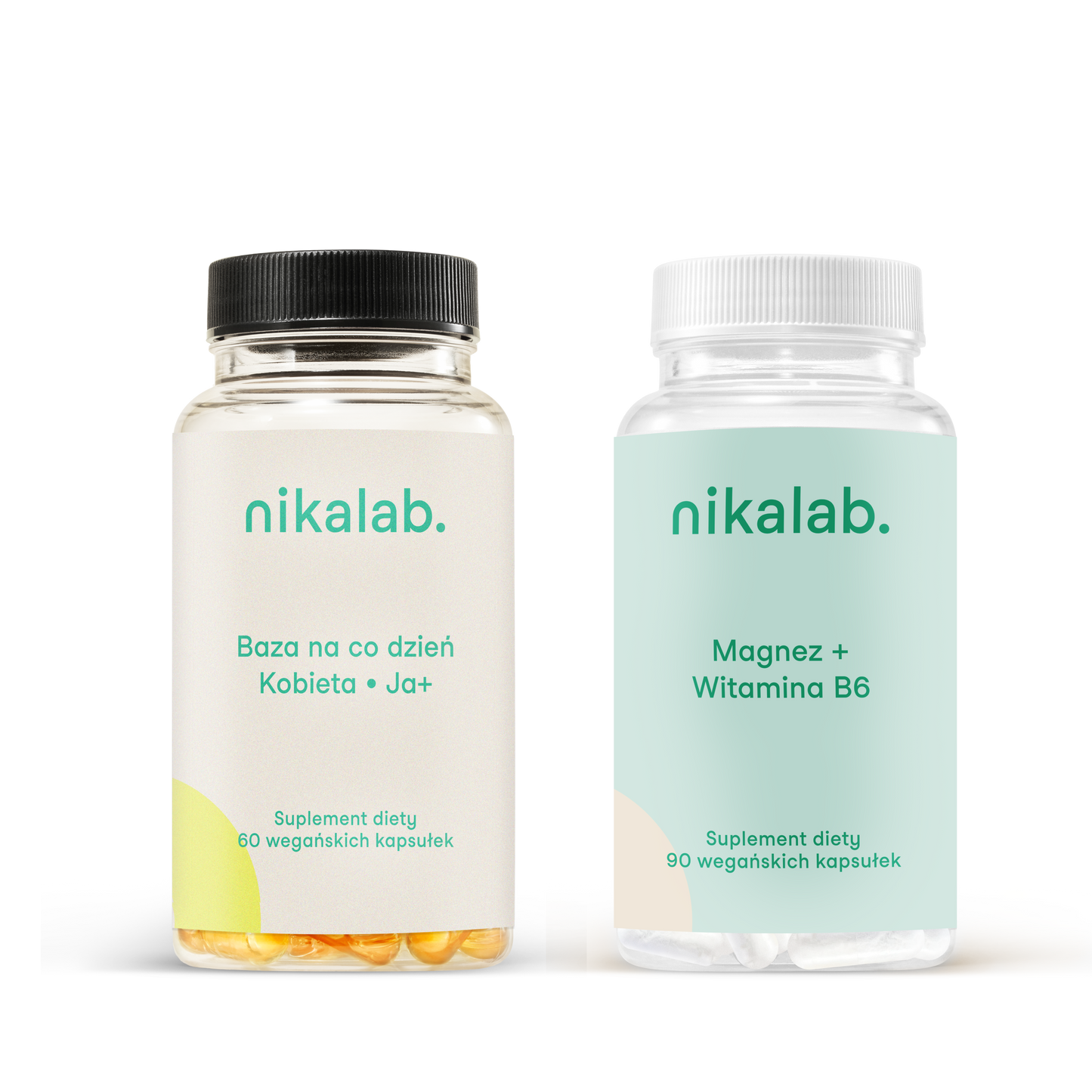 Zestaw dwóch suplementów diety nikalab: Baza na co dzień dla kobiet 50+ lat (60 wegańskich kapsułek) i Magnez + Witamina B6 (90 wegańskich kapsułek) – oba w biodegradowalnych słoiczkach z jasnymi etykietami.