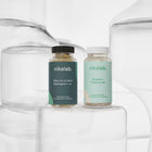 Zestaw dwóch suplementów diety nikalab: Baza na co dzień dla mężczyzn 18–49 lat (60 wegańskich kapsułek) i Magnez + Witamina B6 (90 wegańskich kapsułek) – oba w biodegradowalnych słoiczkach.